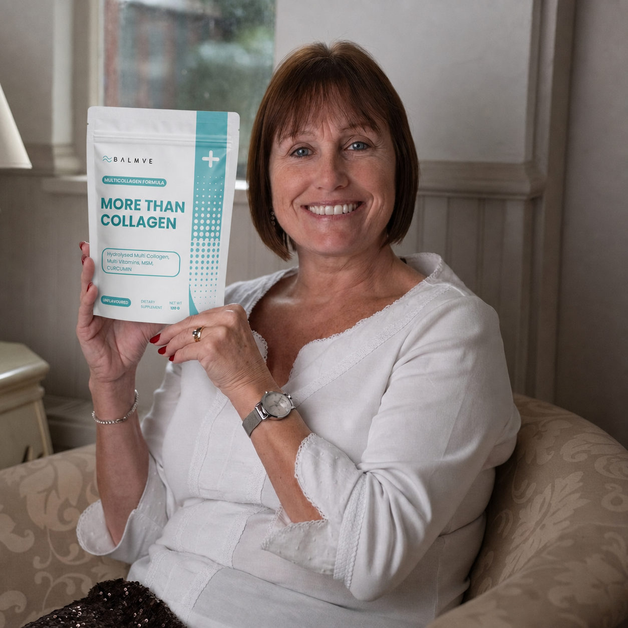 Customer holding BALMVE More Than Collagen pouch
